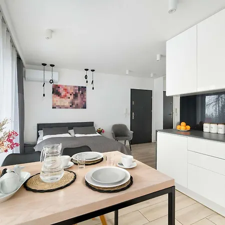Cozy With Parking&terrace In By Renters Apartament